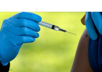 70 % de la población adulta de la UE ya está completamente vacunada