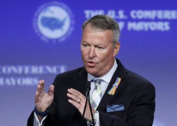 Alcalde de Orlando, en Florida, pidió ahorrar agua por aumento de casos de Covid-19