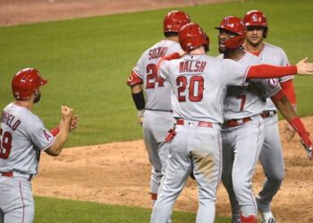 Angelinos celebró el triunfo con grand Slam de Adell en el noveno inning