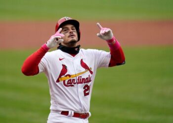 Nolan Arenado guio a San Luis, Salvador Pérez llegó a 30 jonrones