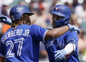 Dos jonrones solitarios fueron suficientes para que Toronto derrotara a Detroit