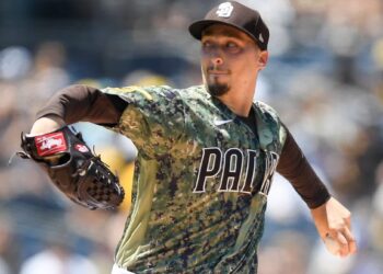 Snell y Cronenworth guiaron a Padres a vencer a Diamondbacks