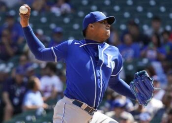 Carlos Hernández maniató a Cachorros durante siete innings