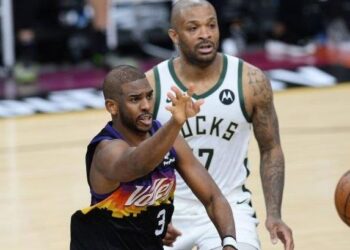 Chris Paul y Kawhi Leonard desestimaron opciones de contrato para la próxima temporada con sus equipos