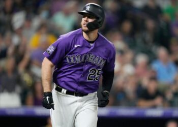 Senzatela contuvo a Padres y Colorado salió con la victoria