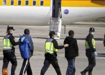 España deporta a dos guatemaltecos a Estados Unidos por narcotráfico