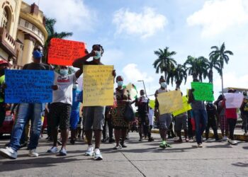 Migrantes venezolanos protestan en la frontera sur de México