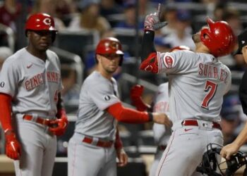 Votto no pudo igualar marca, Suárez conectó jonrón y Mets se llevó la victoria en debut de Báez