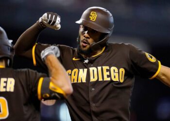 Fernando Tatis regresó a San Diego y conectó dos cuadrangulares