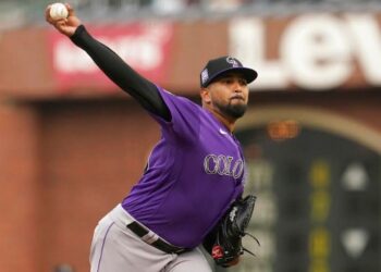 Germán Márquez dominó desde la lomita y produjo con el bate