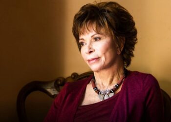 Isabel Allende está aterrada por el trato que reciben los migrantes venezolanos