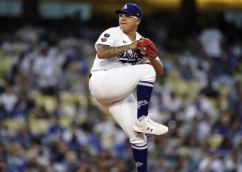 Julio Urías se convirtió en el primer lanzador en llegar a 15 victorias en 2021