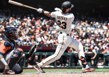 Bryant debutó con Gigantes descargando cuadrangular