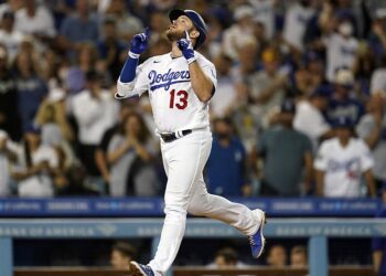 Dos jonrones solitarios fueron suficientes para que Dodgers ganara