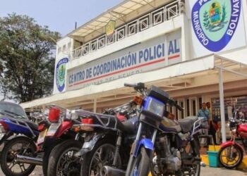 Policías de Barcelona buscan a jovencito desaparecido