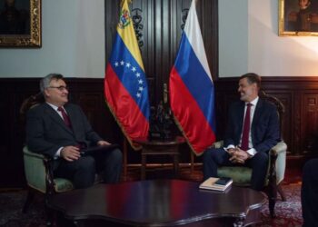 Ministro Plasencia promete fortalecer relación con Rusia