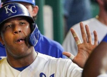 Salvador Pérez remolcó dos carreras en triunfo de Reales