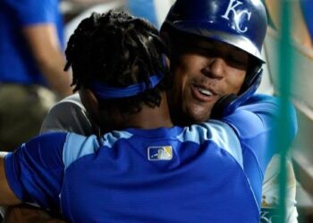 Salvador Pérez rompió marca de jonrones el día de su cumpleaños 32