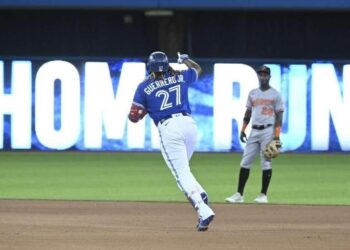 Vladimir Guerrero Jr. avanzó dos pasos en la persecución de Ohtani y el liderato se jonrones