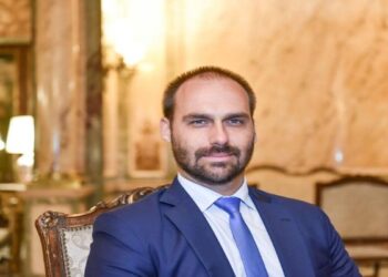 Hijo de Bolsonaro contagiado de Covid-19 tras viaje a la ONU