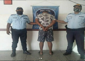 Detenido sujeto que graba y golpea a su hijo para enviarlo a su madre en Chile