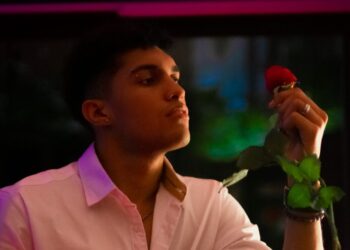 Sandoval presenta su nuevo single y videoclip de "Una noche"