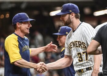 Adrian Houser blanqueó a Cardenales, en primer juego completo para Milwaukee