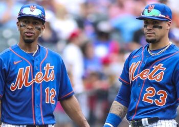 Mets barrió a Marlins en doble cartelera que incluyó juego suspendido de abril