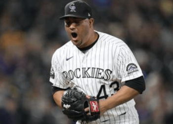 Jhoulys Chacín se llevó la victoria como relevista  de Colorado