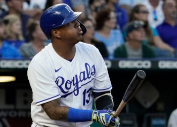 Salvador Pérez se convirtió en el octavo venezolano con 40 jonrones en una temporada