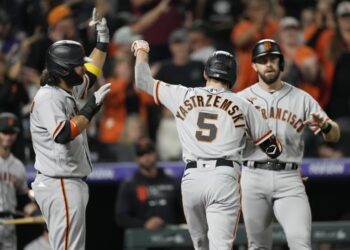 San Francisco llegó a 100 victorias en 2021 y se acerca al título divisional