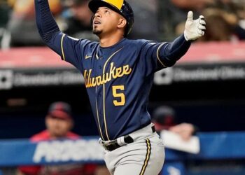 Eduardo Escobar descargó dos jonrones en paliza de Milwaukee a Indios