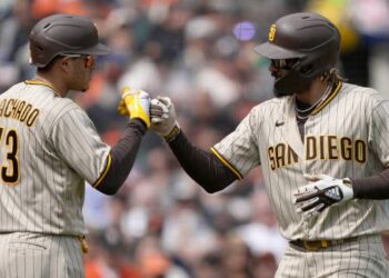 Fernando Tatis Jr. aumentó distancia en liderato de jonrones en la Nacional