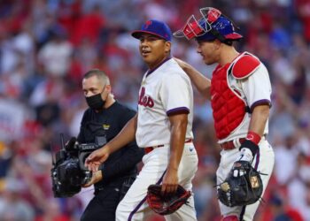 Ranger Suárez lanzó completo y blanqueó a Piratas