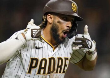 Padres apabulló a Houston a fuerza de jonrones