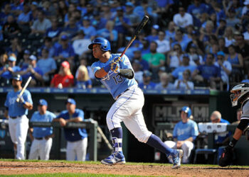 Salvador Pérez amplió ventaja en liderato de carreras impulsadas