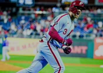 Filis se movió al ritmo de Bryce Harper para vencer a Cachorros