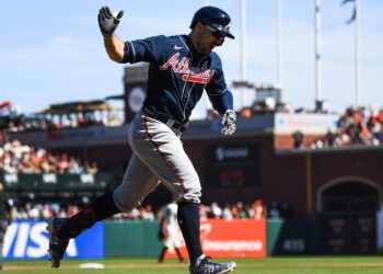 Atlanta blanqueó a San Francisco con jonrón de Duvall y el ciclo de Rosario