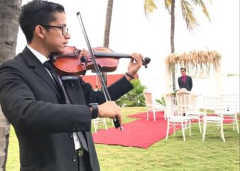 Violinista barcelonés ameniza con su talento la zona norte de Anzoátegui