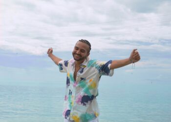 El cantautor venezolano Juliocesar agrega buena vibra al verano con “Pegado”