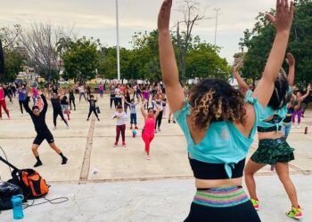 El baile y el ejercicio están de vuelta en los espacios públicos de Lechería
