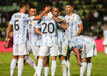 Argentina golea a Venezuela a domicilio