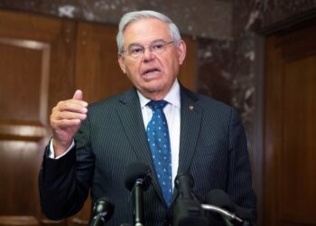 Fin de sanciones a Venezuela está condicionado al diálogo, dijeron senadores de EEUU y Europa