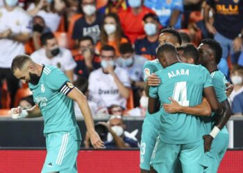 Con dos goles agónicos el Madrid remontó y venció 2-1 al Valencia
