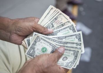 Dólar paralelo superó la barrera de los Bs 5 millones