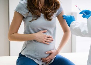 OPS recomienda vacunar a embarazadas después del primer trimestre