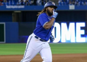 Vladimir Guerrero Jr. asumió liderato de jonrones de Grandes Ligas
