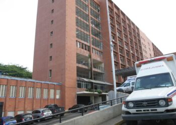 Un adolescente murió tras ser golpeado con un pedazo de bloque