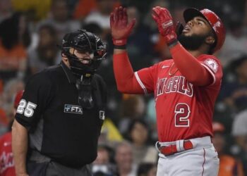 Luis Rengifo despachó vuelacercas para el triunfo de Angelinos y José Suárez