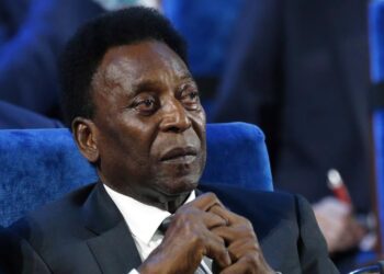 Operan con éxito de un tumor en el colon al astro brasileño Pelé